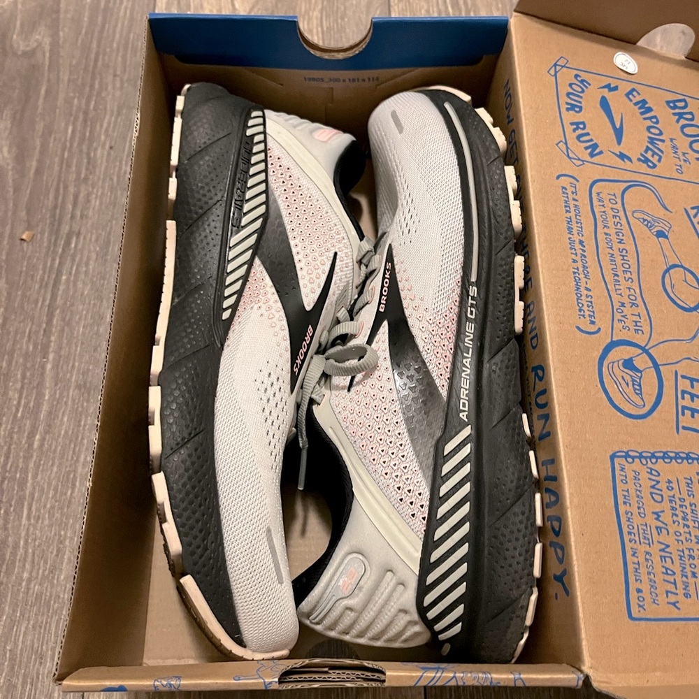Brooks Adrenaline GTS 22 - women’s size 11